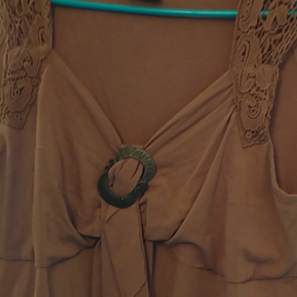 A beautiful top - Picture 3 of 3